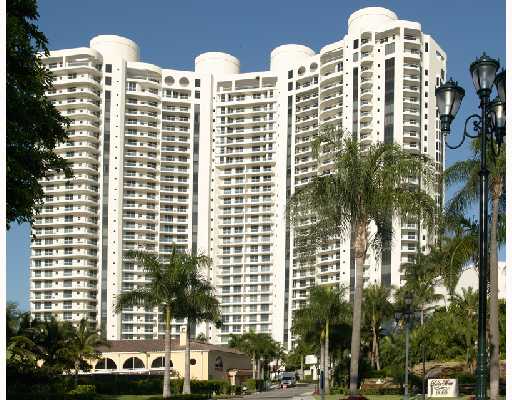 Bella Mare Aventura Condos Exterior View