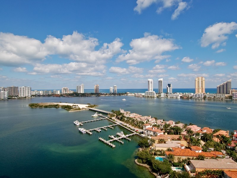 Bella Mare Aventura Condos Lake View
