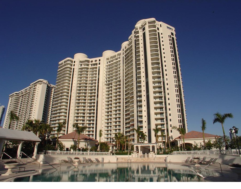 Bella Mare Aventura Condos Exterior View