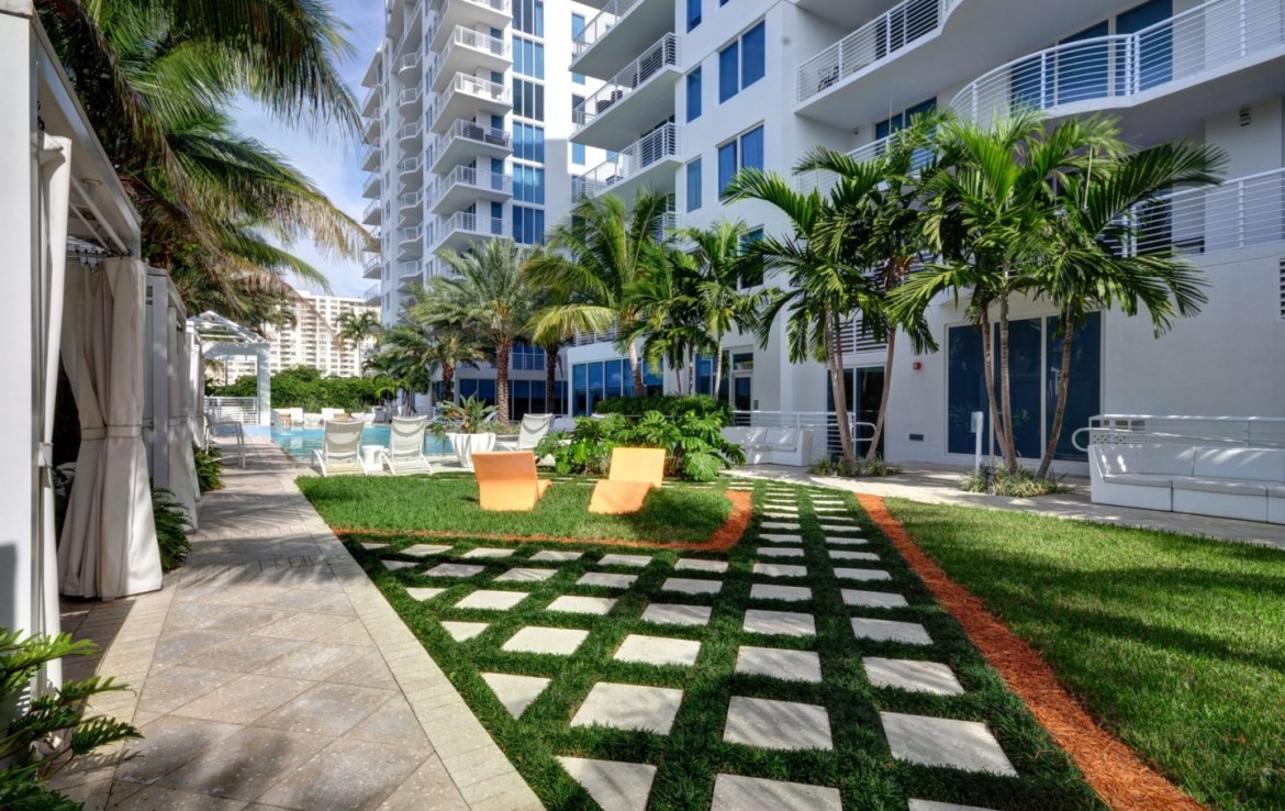 Sapphire Fort Lauderdale Condos Garden Area