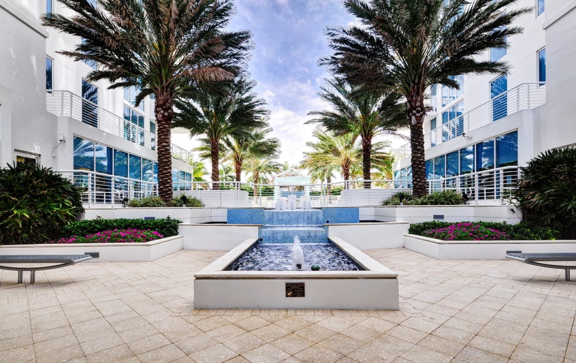 Sapphire Fort Lauderdale Condos Garden Area