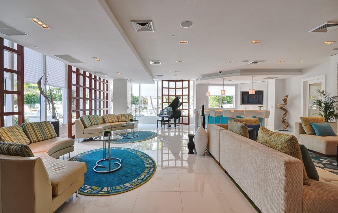 Sapphire Fort Lauderdale Condos Living Area