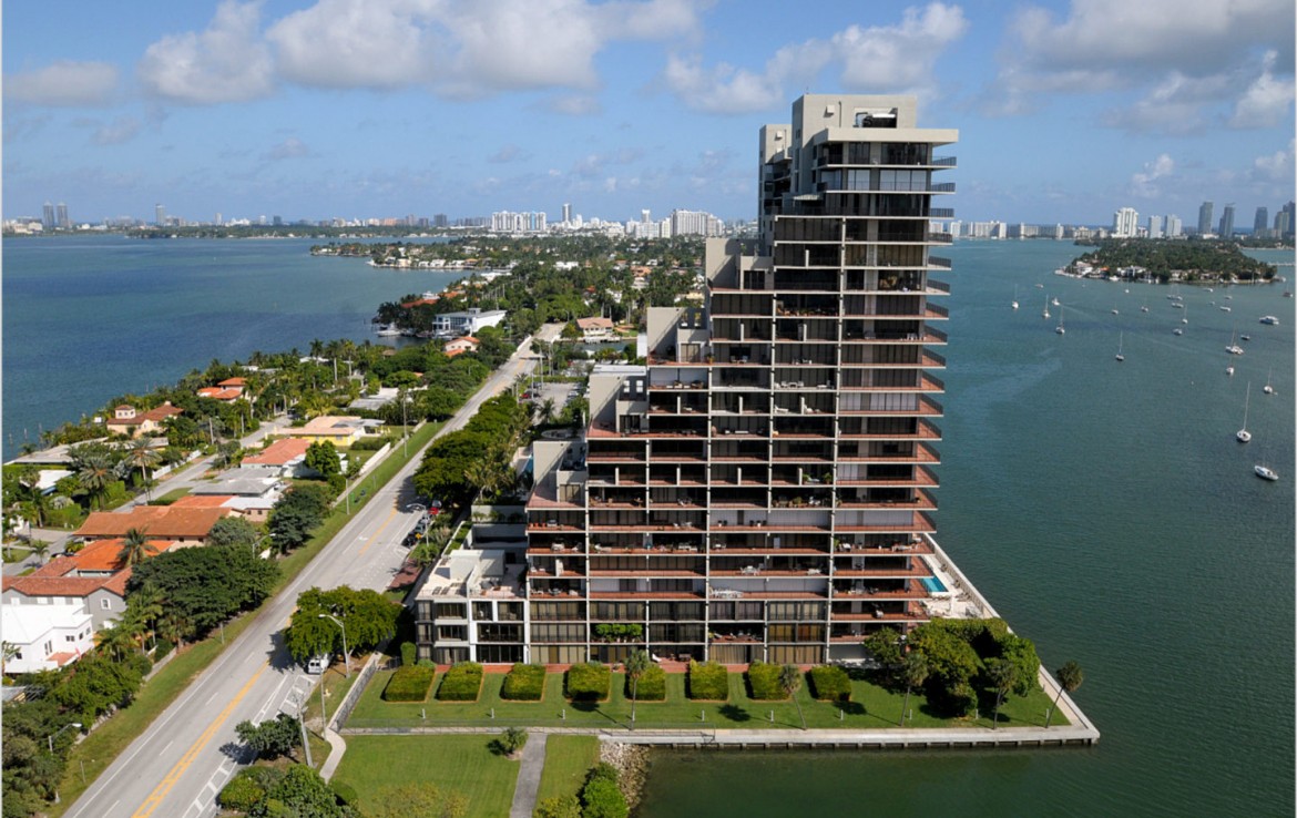 1000 Venetian Beach Condos Skyline View