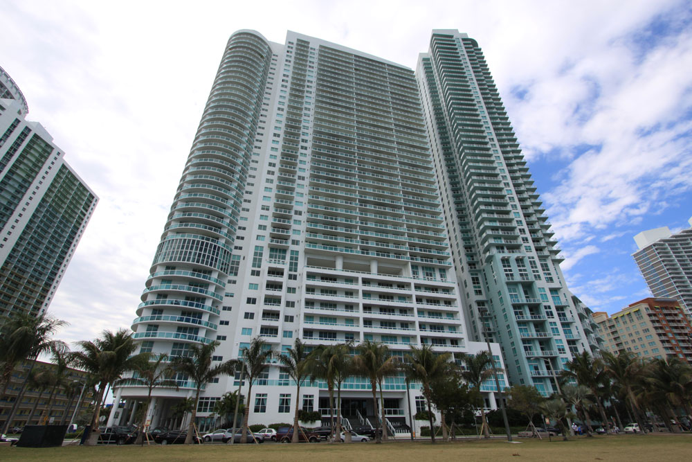 1800 Club Condos Building Exterior View