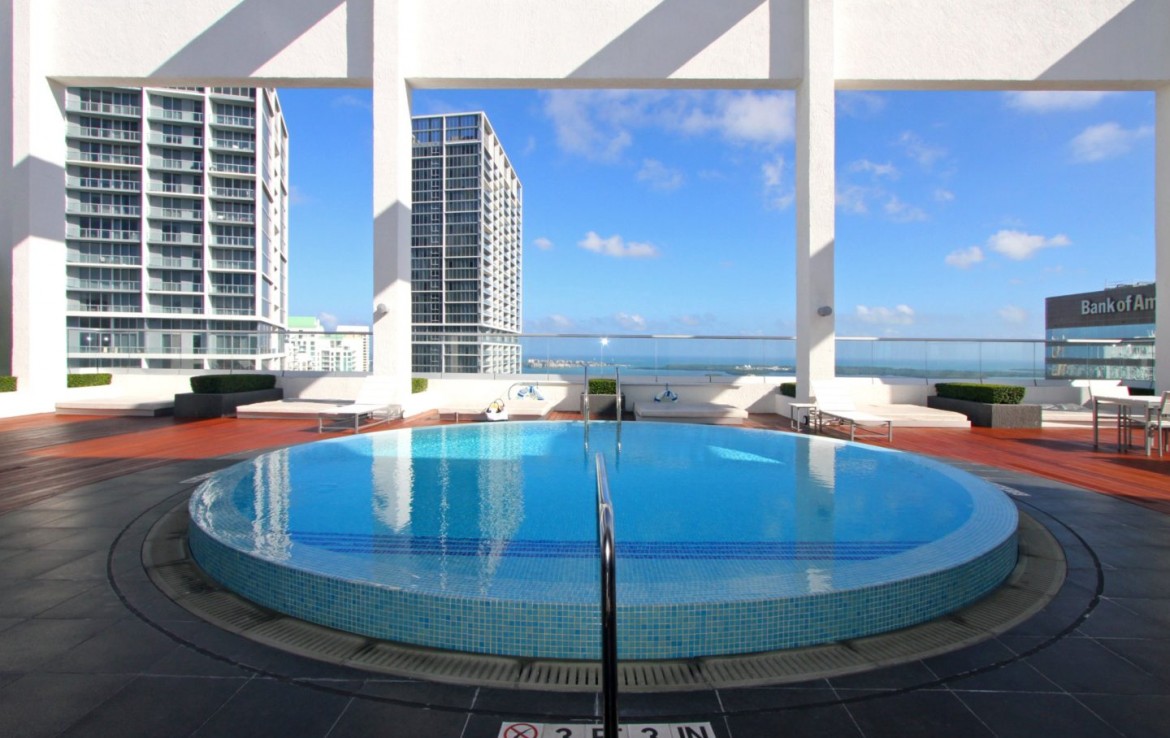 500 Brickell Condos Swimming Pool