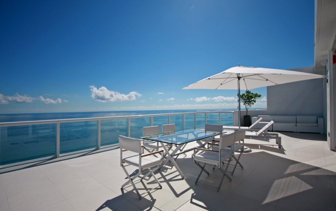 Akoya Beach Condos Seating Area