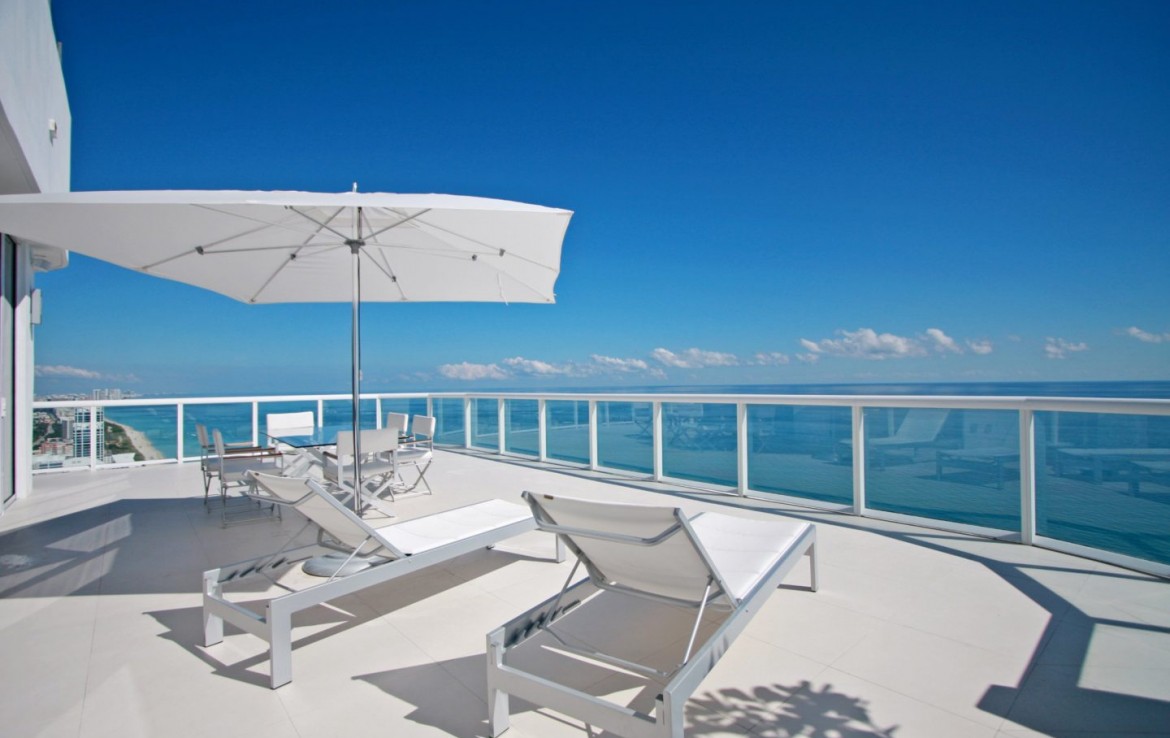 Akoya Beach Condos Lake Area