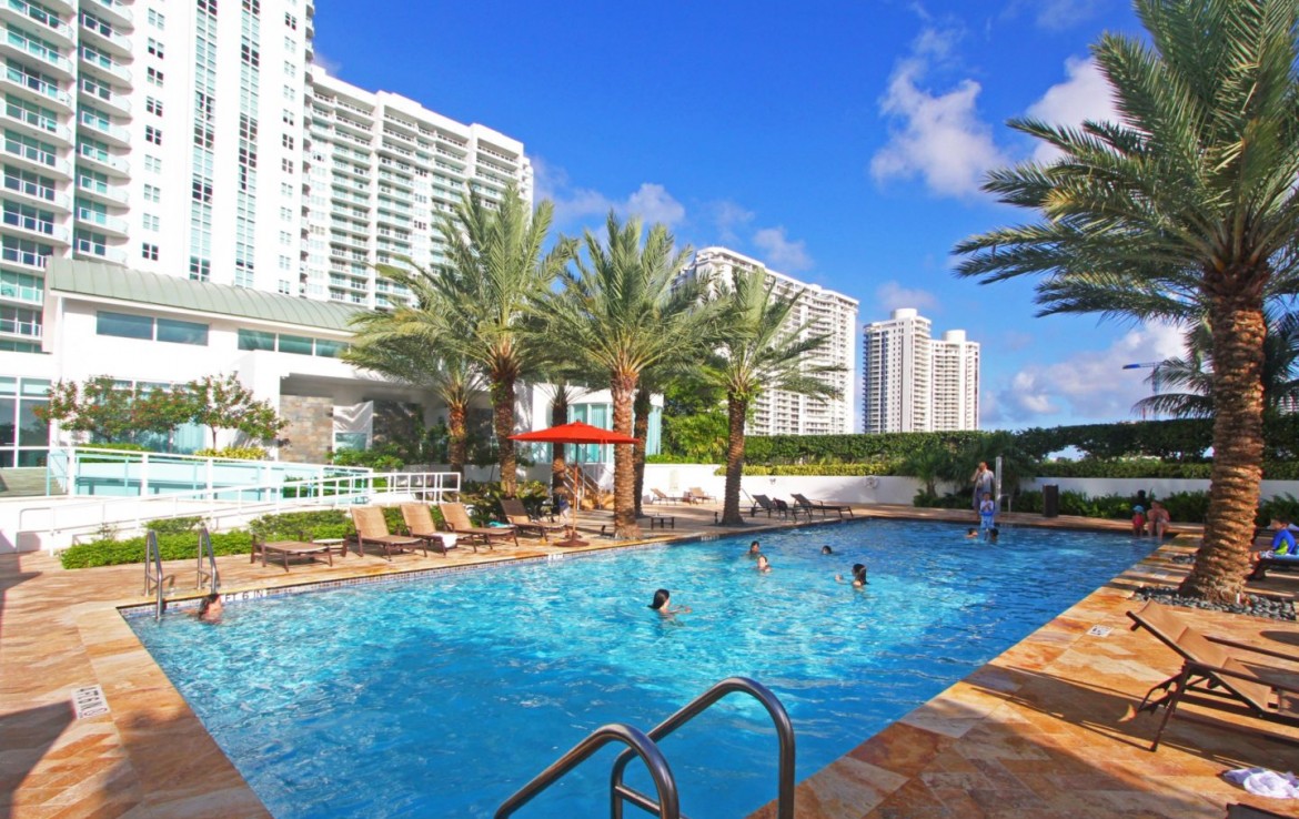 Peninsula II Aventura Condos Swimming Pool Area