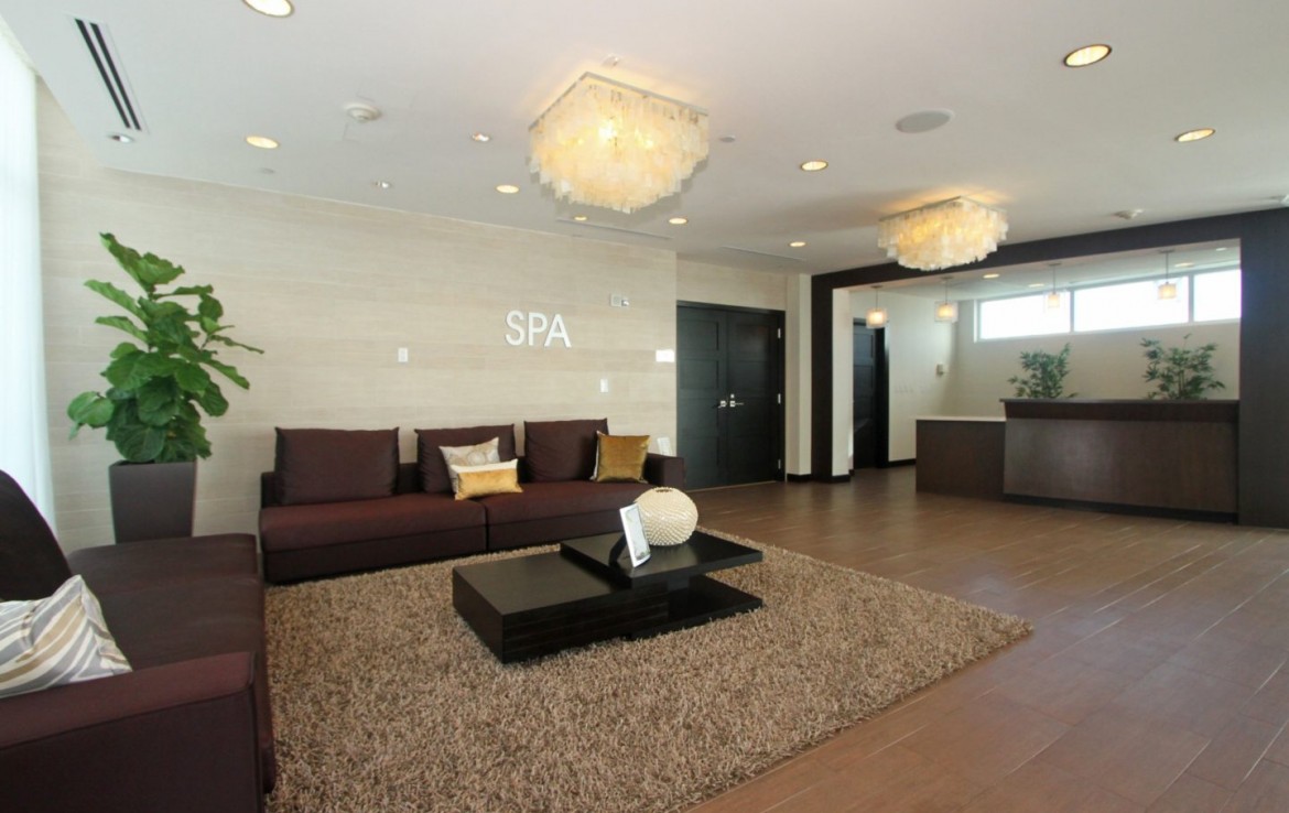 Peninsula II Aventura Condos Living Area