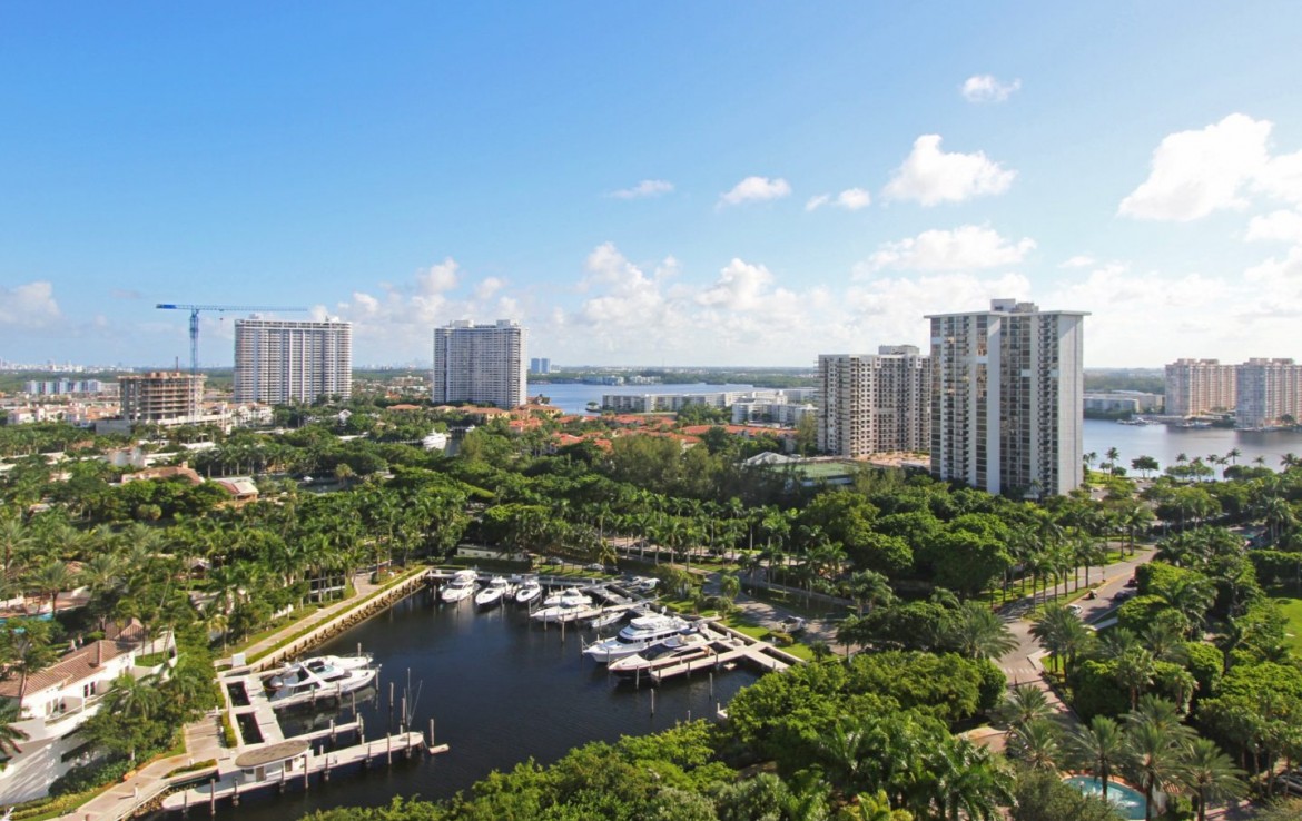 Peninsula II Aventura Condos Sea View
