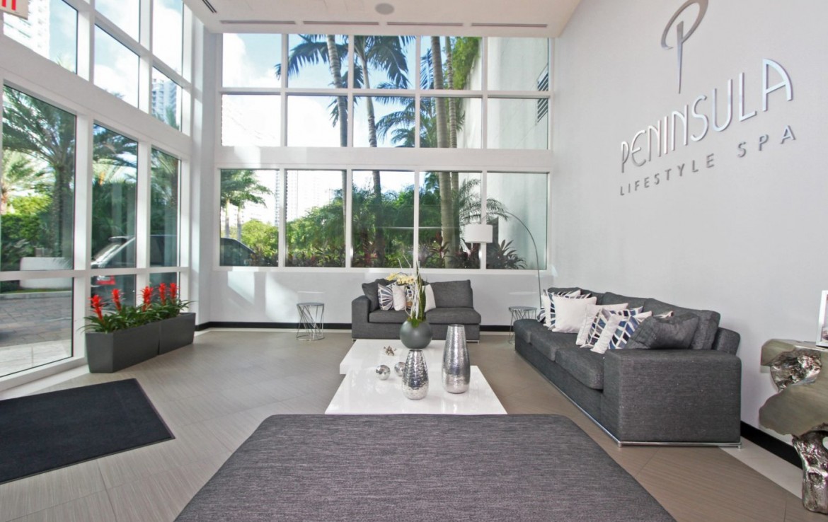 Peninsula II Aventura Condos Living Area