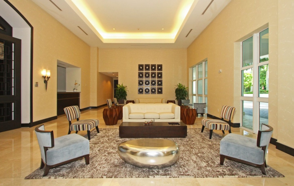 Peninsula II Aventura Condos Living Area