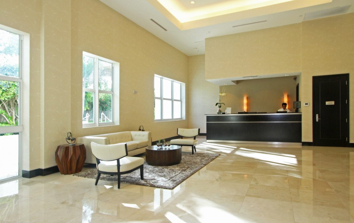 Peninsula II Aventura Condos Living Area