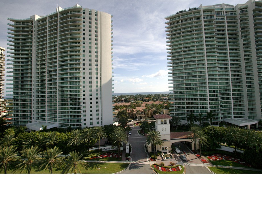 Porto Vita Aventura Condos Exterior View