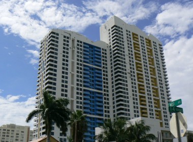Waverly Beach Condos Building Exterior View