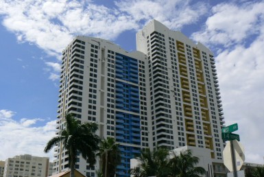 Waverly Beach Condos Building Exterior View