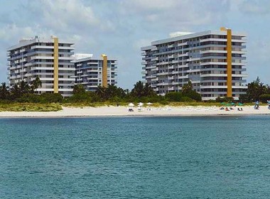 Commodore Club apartments for sale and rent