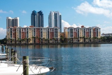 Porto Bellagio apartments for sale and rent